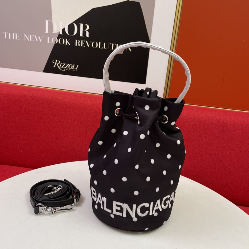 Ba*len*cia*ga bucket bags